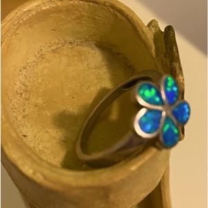 Gorgeous silver and opal ring